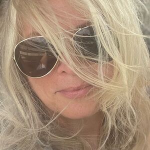 Meet your Posher, Robin